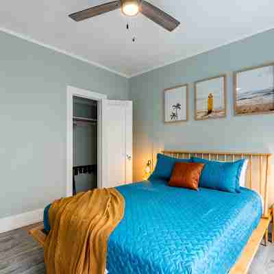 The Sailor’s Nest - Cosy Condo By the Sea Rooms