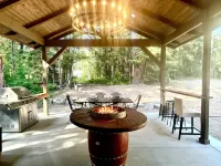 Wilderness&Wanderlust. WiFi, pool access, trails,lake,town.Cabin life elevated. - Chalets