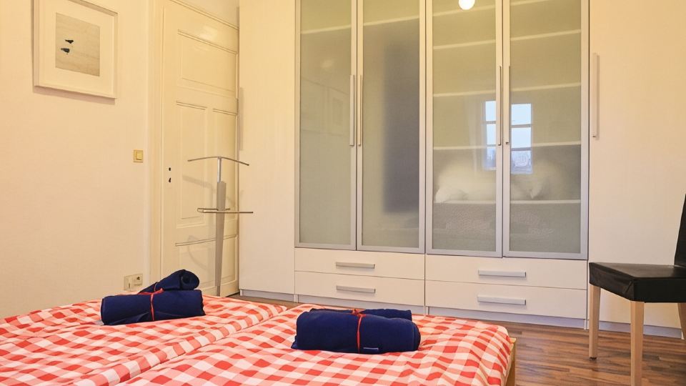 INSELVILLA - Holiday apartment on the island in Hameln