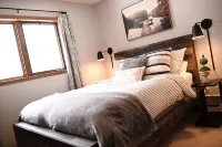 Lake Escape with Paddle Boards, Fire Pit & Game Room - Træningscentre