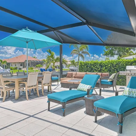 NEW!! PARADISE! MODERN-WATERFRONT-LARGE HEATED POOL-5 MIN TO FISHVILLE