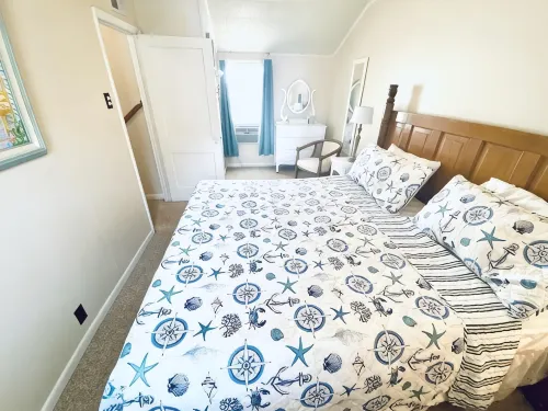 Stand-alone cottage, ocean view, seconds to beach, and short walk to downtown!