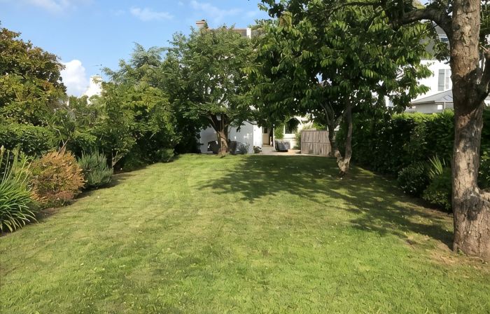 Beautiful family home - sleeps 10 - 3 min from the beach