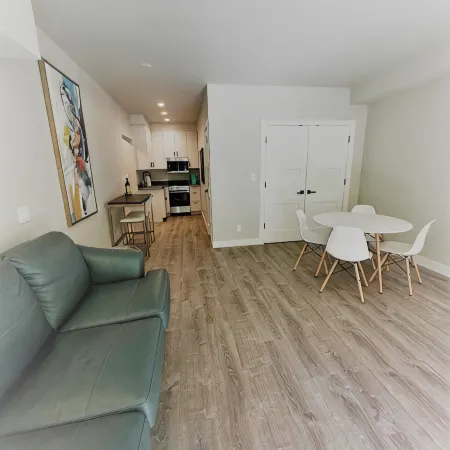 Outlaw Inn Unit 1. Modern, newly remodeled unit. Steps from Main Street!