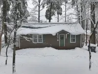 CHARMING Saluda on My Mind – 2min Walk to Downtown - Wifi