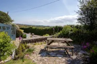 Pretty Georgian farmhouse in peaceful village location near the sea. - 2-Star