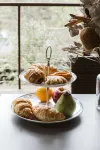 Kookaburra - Private One Bedroom Cottage with Lake View