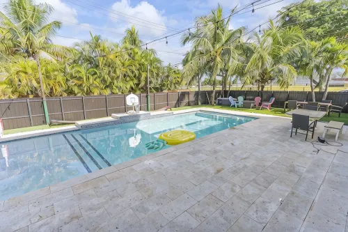 Large Family Retreat • Pool • Game Room • Gym • Near Beaches • Shopping! - Kitchens