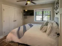 Kayak Shack: 1st Floor, Waterfront Lake House, Dock Boat & Jet Ski