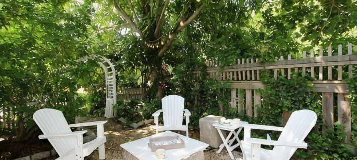 Beautifully decorated Brewster Home Hotels in Brewster