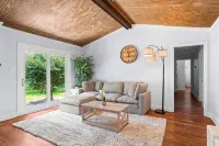 NEW IMMACULATE and quiet 4br Retreat between SAV DownTown & Tybee Island - Homestays