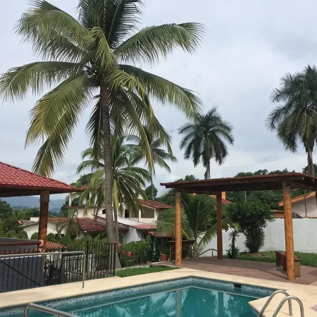 Wonderful residence w/studio, 15 min walk distance from beach & restaurants!