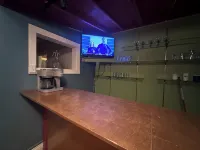 Fun 2-bedroom downtown 2nd floor loft style apartment with WiFi and theater room -  Privatzimmer