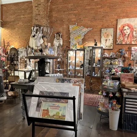 Cozy 1-Bedroom Loft in the Heart of Faribault with Arcades + Sauna & Gym