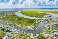(RV2) Paradise in Sargent. Saltwater canal, minutes to ICW and beach.