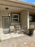 Warm Mineral Springs Cozy Waterfront Apartment - Homestays