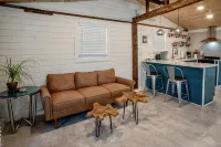 The Bunkhouse “ 5 minutes to I-75” Unique Loft across Brewery & Wedding Venues. - 3-Star