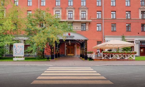 Maxima Zarya Hotel