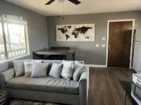 Quiet and Cozy 1br upstairs Guest House
