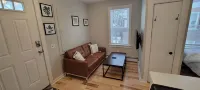 Little downtown gem with parking - 2-Star