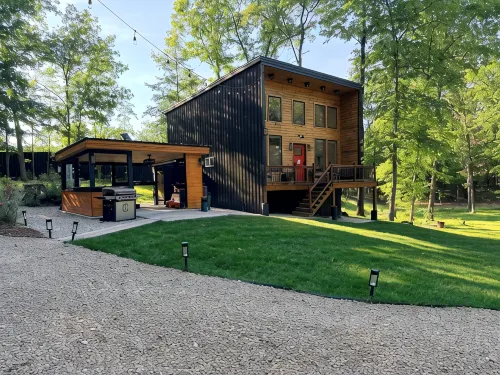 Luxury Cabin Sleeps 6 with Hot Tub and Outdoor Movie - Hytter