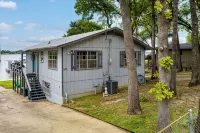 Lakefront w/ Dock, 300mb Wifi, Theater, Arcade -  Habitaciones en casas particulares