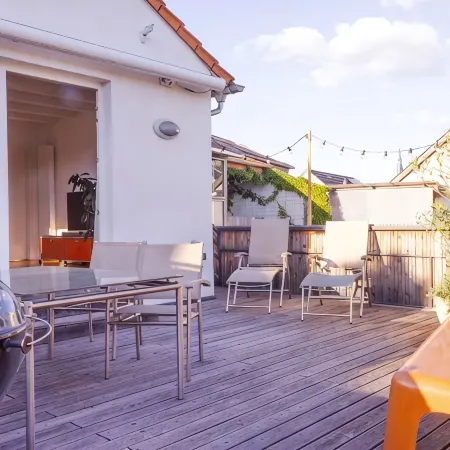 Stylish apartment with large terrace, air conditioning and parking space