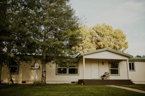 Cheerful Country Cottage - 3-Star