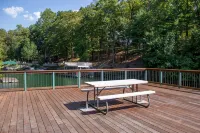 Cabin on Lake Keowee just minutes from Clemson, lake front property with firepit - Alppimaja