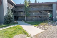 Red Sled at Hi Country Haus - 2 bed, 2 bath with a shuttle stop. - Pool