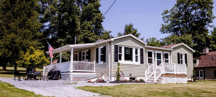 Hollow Hideaway is Just the Place if You Looking to Get Away and Relax. Hotels in Frederick County
