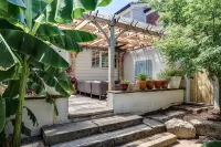 Village View- walkable to NC State & Cameron Village -Pet Friendly - Condos