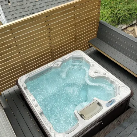 Stay with US, Brand New, 8 Br, 4 BTH, 1/2 mi to Okemo, Hot Tub, on Shuttle, King