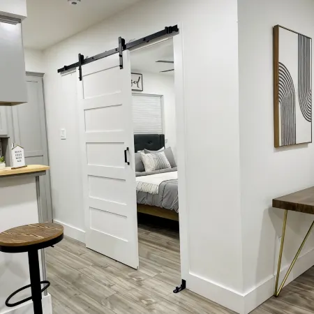 Guest Studio - Blocks from SHSU!