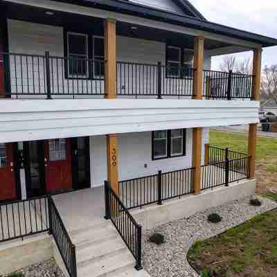 Modern 1 bedroom 1 bath apartment Hotel Exterior