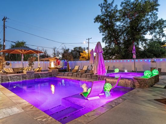 Gay owned fully renovated casita relaxation. Private and clothing optional.