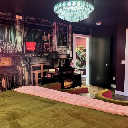 Romantic  Couples Getaway • W/Fireplace &Private Patio • Walk Everywhere