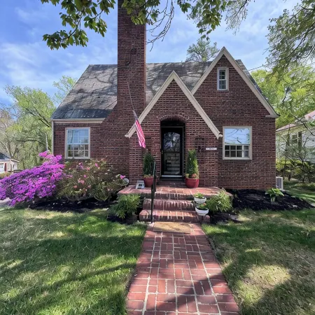 Walk to Longwood • Sleeps 6 • Cozy Cottage Near Hampden-Sydney