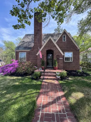 Walk to Longwood • Sleeps 6 • Cozy Cottage Near Hampden-Sydney