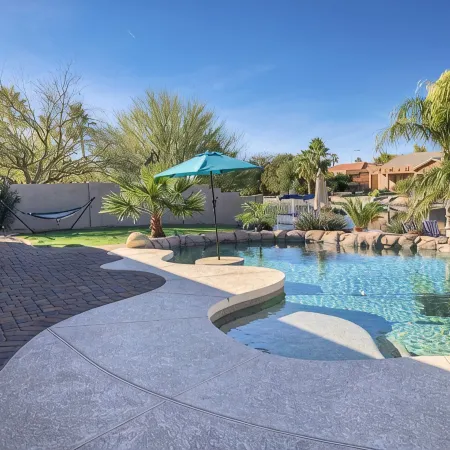 Resort Living! Quiet Lakefront Home. Pool, large shaded patio, fishing, sleeps 9