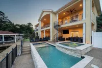 The Palms at Chesswood - Luxury, Pool, & Dock! - 5-Sterne