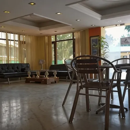 Hotel Curio's All Seasons