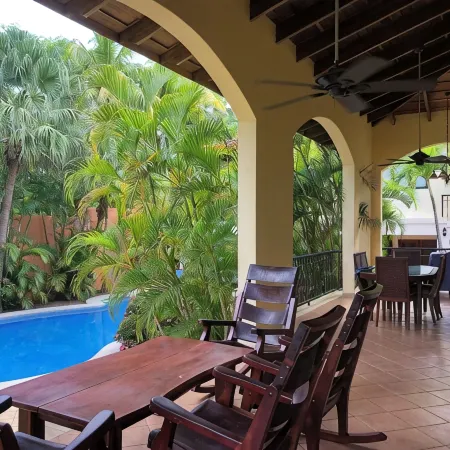 Beautiful Villa, Private Pool, Amazing Gardens! Walkable 5 Bedrooms
