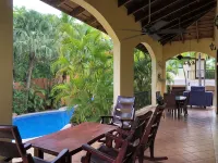 Beautiful Villa, Private Pool, Amazing Gardens! Walkable 5 Bedrooms
