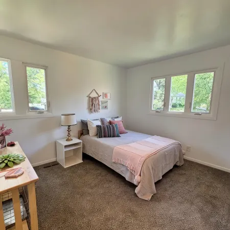 3Bedroom and Loft Countryside Dr Home Minutes from Pitt State and Local Eateries