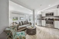 Charming Studio Apartment E - Steps to Beach & Dining - 4성급