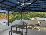 Cute 2bdrm Condo - Across from the beach