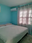Tropical Blossom Apt. with washer, T.V, a/c,wi-fi - Хоумстей