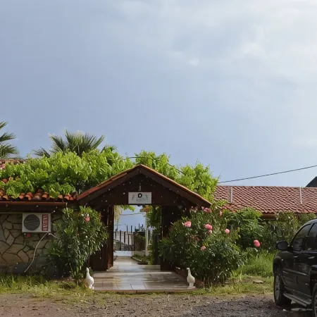 Assos Sardunya Butik Hotel