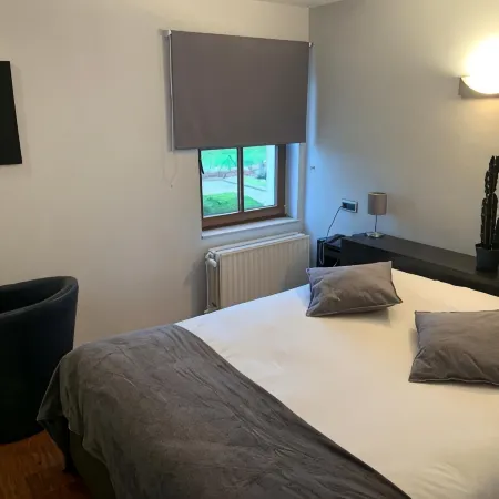 Le 1815 Hotels in Waterloo